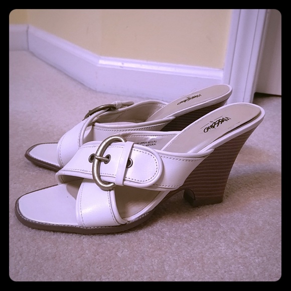 Mossimo Supply Co. Shoes - Mossimo cream colored Leather slides size 8 EUC